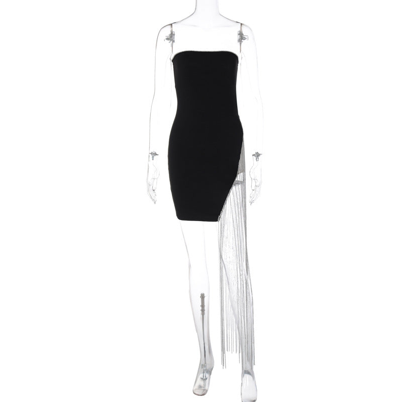 Vestito lungo Valstrend in tessuto a tinta unita con spacchi, dettagli di cuciture, nappe e cinturino in vita, stile elegante e femminile.