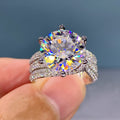 Anello femminile con cluster di moissanite da 5 carati in stile lusso con montatura a sei griffes, brand Valstrend.