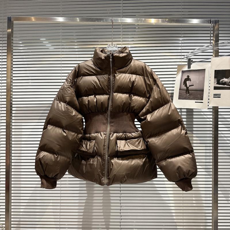 Giacca in cotone calda e alla moda per donna, stile elegante e confortevole, marca Valstrend shop, vista frontale.