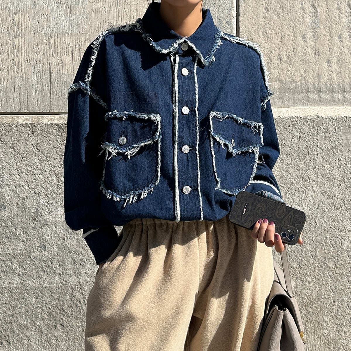 Cappotto casual lungo da donna Valstrend con maniche lunghe e vestibilità morbida, in tessuto leggero e confortevole.