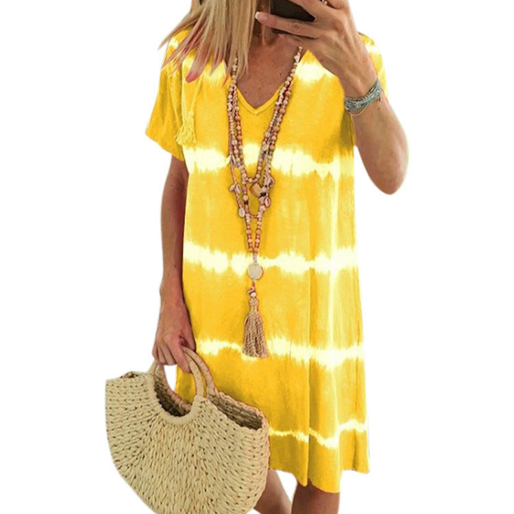 Vestito corto con maniche a T-shirt tie-dye da donna Valstrend, fantasia colorata e stile casual.