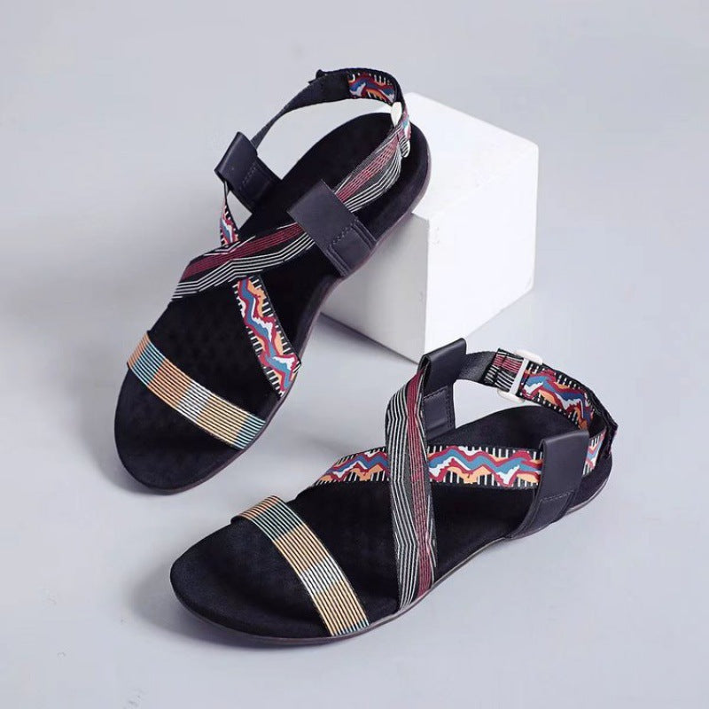 Sandali da donna Valstrend con cinturino in velcro e punta aperta, ideali per la spiaggia e l'estate, in colori vari.