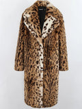 Cappotto in pelle europea e americana con pelliccia leopardata e lana artificiale, marca Valstrend, vista frontale su modella.