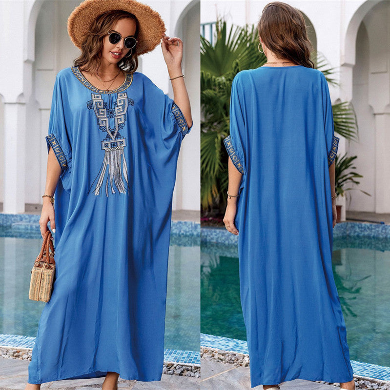 Accappatoio leggero da donna in rayon azzurro con ricami, vestibilità ampia e comoda, marca Valstrend.