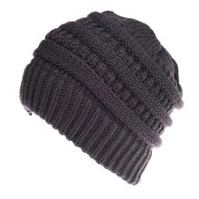 Cappello in lana misto colore per donna con pon pon, stile casual e caldo, marca Valstrend, senza etichetta visibile.