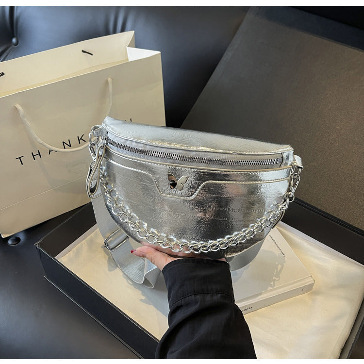 Borsa femminile argento estiva Valstrend, stile moderno, con dettagli eleganti e tracolla, perfetta per l'estate.