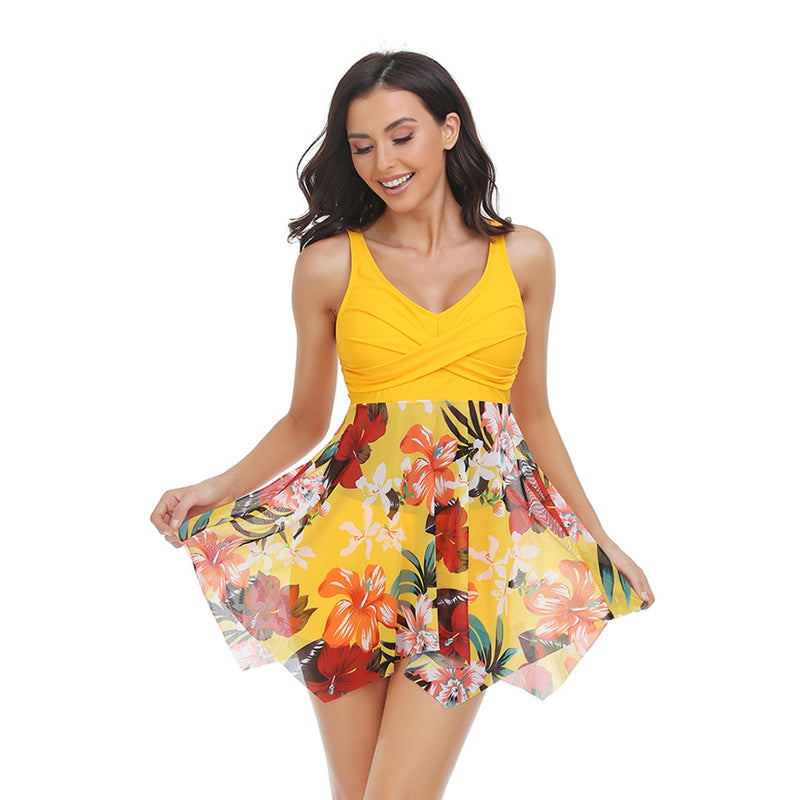 Costume da bagno donna Valstrend con gonna in tulle e spacco, elegante e alla moda, perfetto per l'estate e il mare.