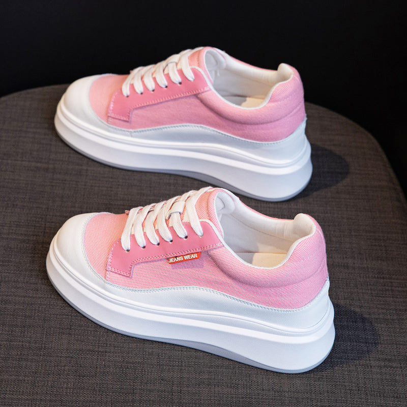Scarpe donna Valstrend in pelle con suola spessa e stile da moda, visualizzate da vista frontale con dettagli in pelle e design robusto