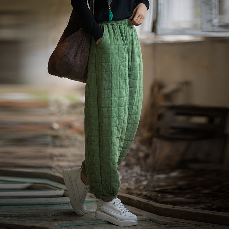 Pantaloni donna in cotone di Valstrend, pantaloni abbinabili, stile casual e comodo, dettagli visibili in tessuto bianco e nero.