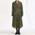 Giacca windbreaker verde in stile coreano da donna con cuciture in mesh, marca Valstrend, vista frontale.