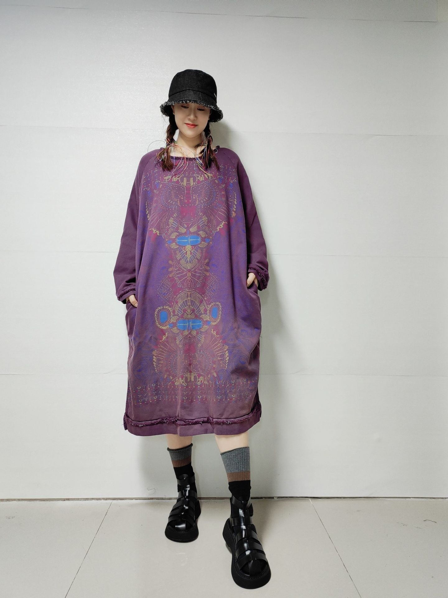Vestito lungo etnico con maniche lunghe in stile retrò e sdrucito, taglia grande, di marca Valstrend.