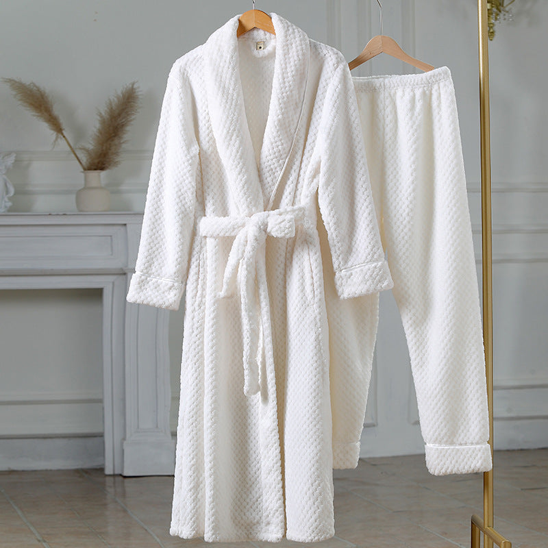 Pigiama termico in flanella Valstrend, completo e comodo, con top e pantaloni per il massimo comfort durante le notti fredde.