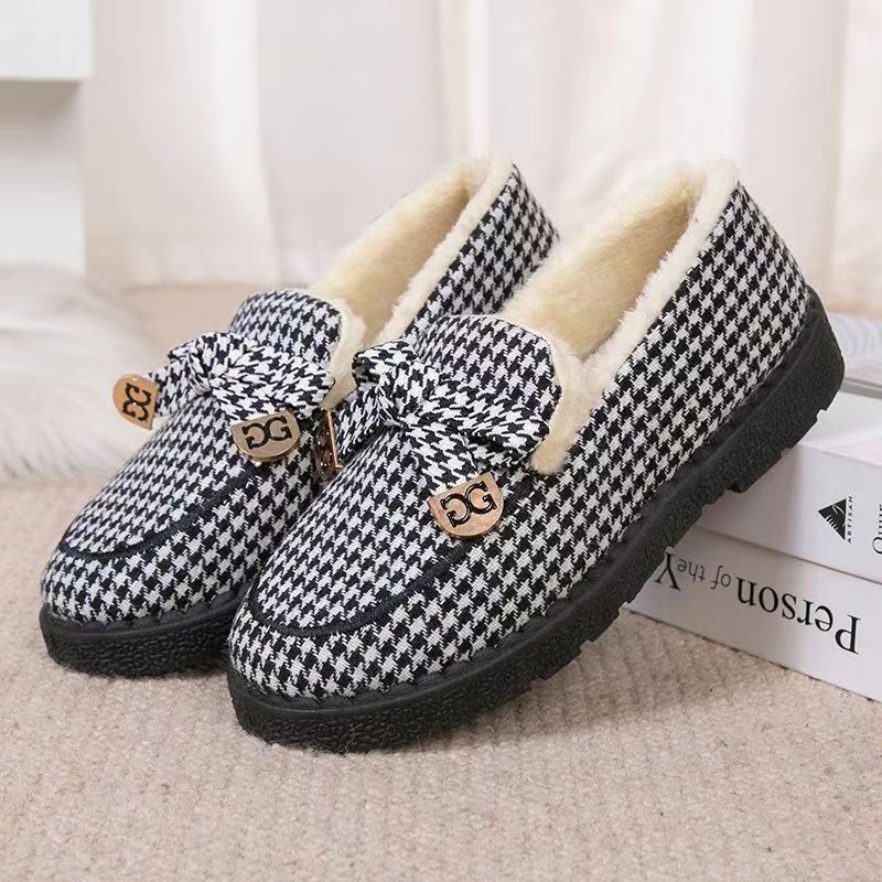 Scarpe gommino femminili imbottite in pile caldo, marca Valstrend, ideali per mantenere il calore e il comfort.