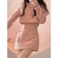 Vestito da donna invernale autunnale con cappotto e giacca firmato Valstrend, dettagli elegante e tessuto caldo.