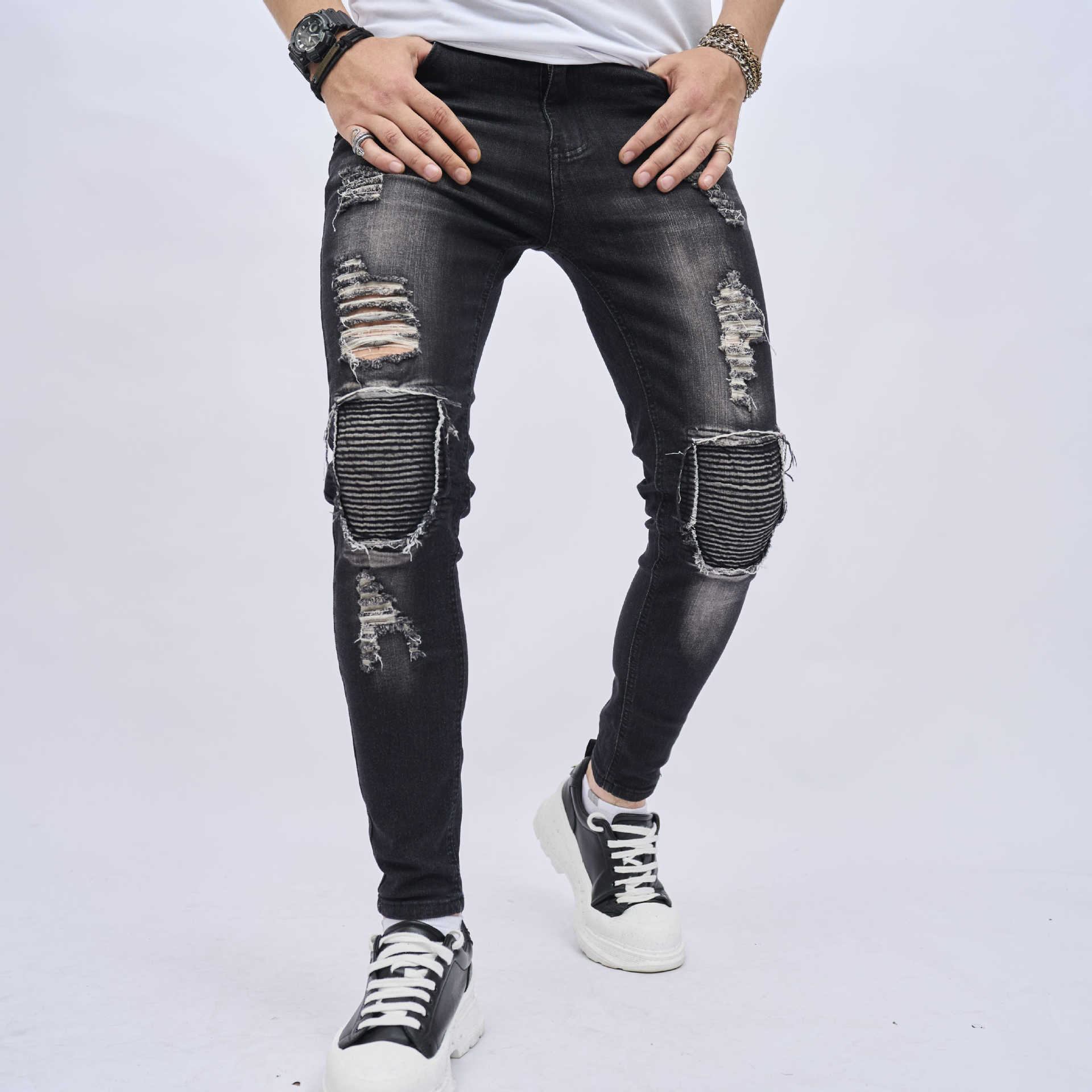 Jeans slim elasticati da uomo Valstrend con strappi e tagli alla moda, vestibilità aderente e dettagli moderni.