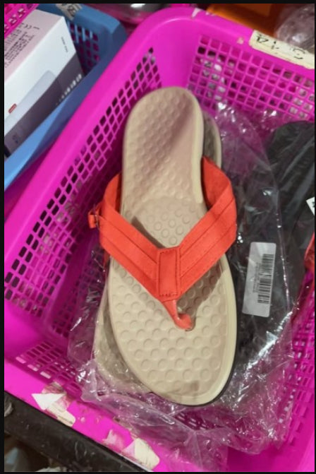 Infradito donna Valstrend flat bottom in PU con dettagli metallici, comode ciabatte casual per casa e tempo libero