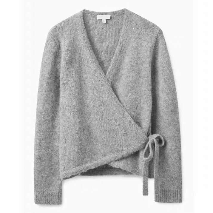 Maglione asimmetrico in lana laziale Valstrend, stile casual e caldo con design moderno e tessuto morbido.
