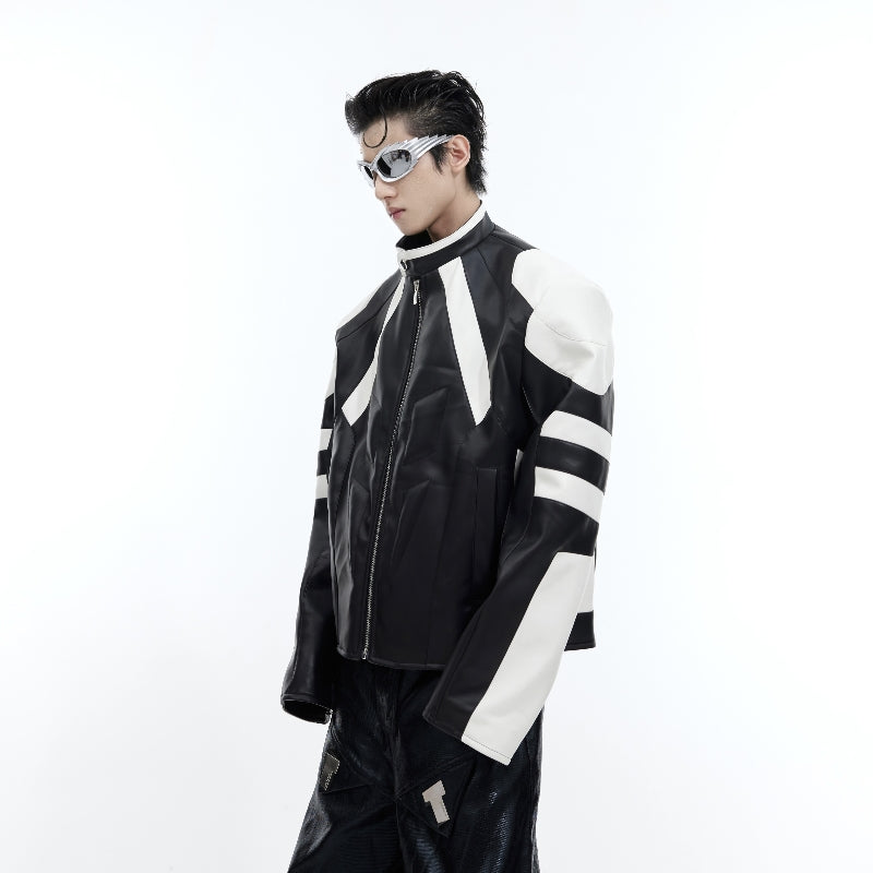 Giacca corta in pelle Valstrend con patchwork a contrasto di colori, stile alla moda e dettagli di cuciture visibili.