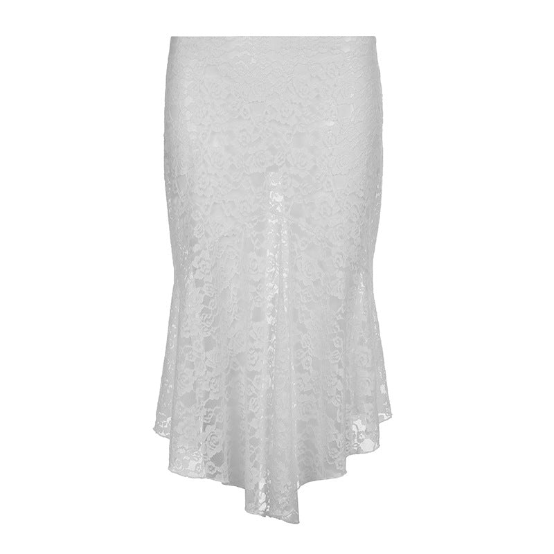 Vestito artistico di lunghezza media di Valstrend, con tagli irregolari e stile artistico, indossato su modella.