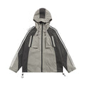 Giacca impermeabile femminile Valstrend con cuciture, tessuto resistente all'acqua e stile elegante, vista frontale.