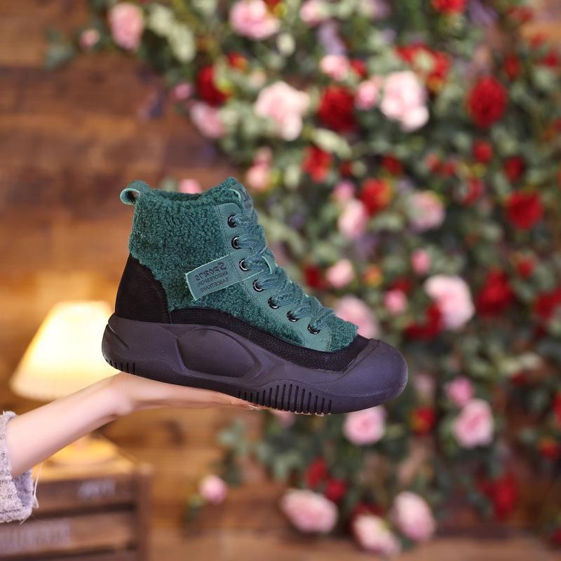Stivali alti in pelle Valstrend con fodera in pile e suola antiscivolo, stile casual e abbinabile facilmente, ideali per l'inverno.