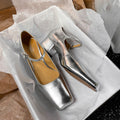 Scarpe Mary Jane donna Valstrend in argento con tacco basso chunky, stile casual e comodo, visibili in primo piano.