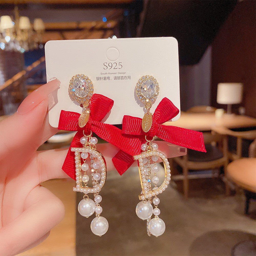 Orecchini in argento sterling con perle di lusso, design leggero e elegante, perfetti per uno stile raffinato e femminile.
