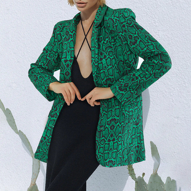 Cappotto da donna in stile primavera con stampa leopardo di Valstrend, elegante e alla moda, con dettagli di design moderni.