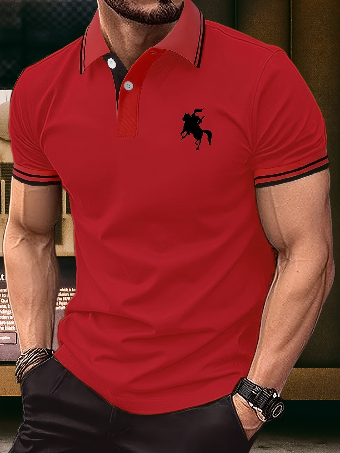 Camicia da uomo Valstrend con motivo cavaliere, maniche corte, collo a lancia, stile estivo elegante e sportivo per lavoro o outdoor.