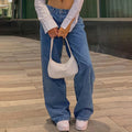Pantaloni in denim a vita bassa e stile retrò, modello dritto, moda street, marca Valstrend, visibili dettagli e cuciture.