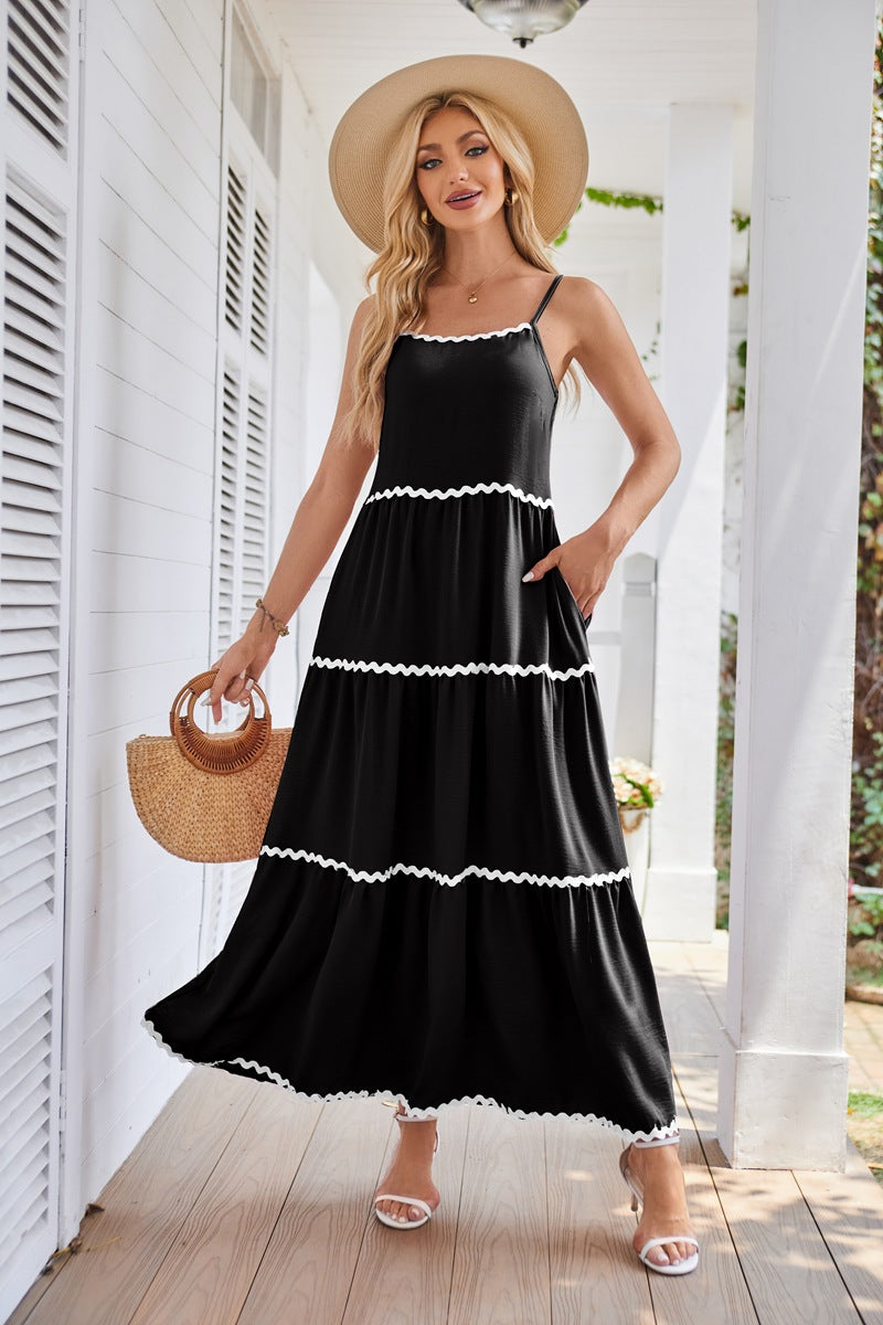 Vestito femminile Valstrend con strati di pizzo, elegante e femminile, con dettagli ricamati e design leggero.
