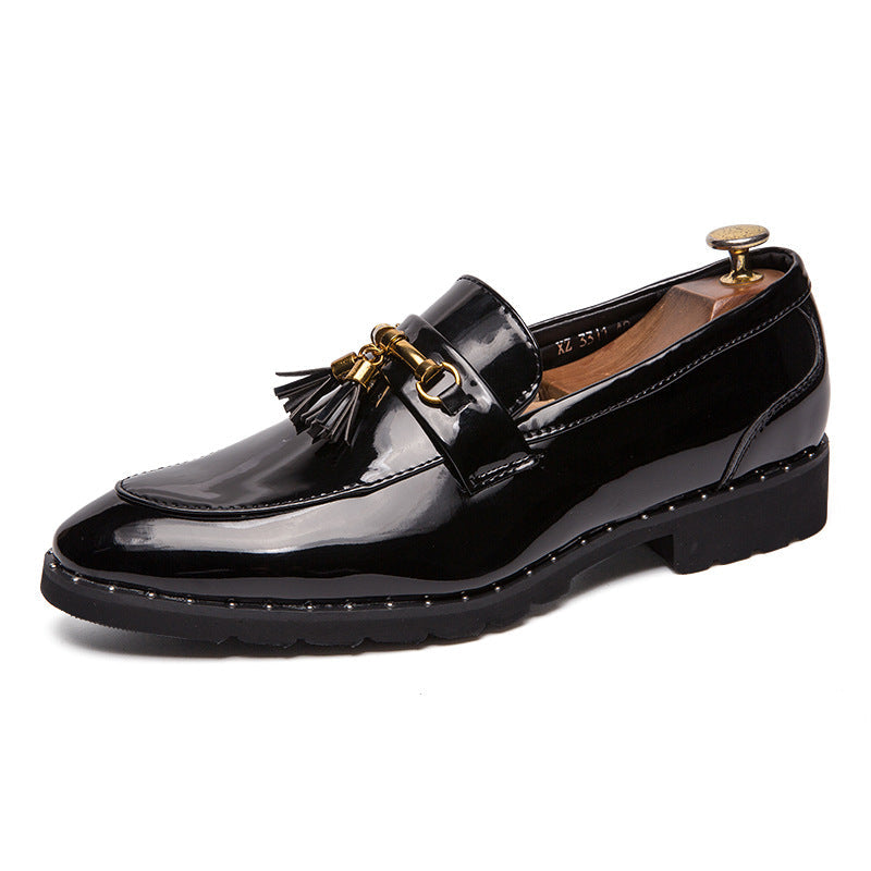Scarpe da uomo in pelle con punta British stile coreano, Valstrend, eleganti e moderne, visibili in primo piano.