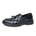 Scarpe da uomo Valstrend slip-on con punta affusolata, scarpe business eleganti e comode, viste frontalmente.