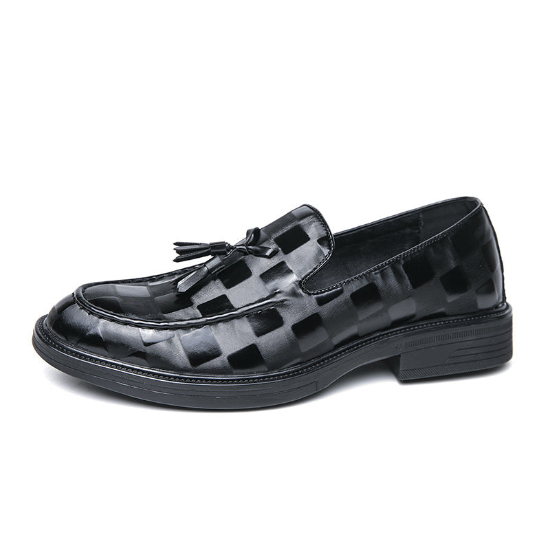 Scarpe da uomo Valstrend slip-on con punta affusolata, scarpe business eleganti e comode, viste frontalmente.