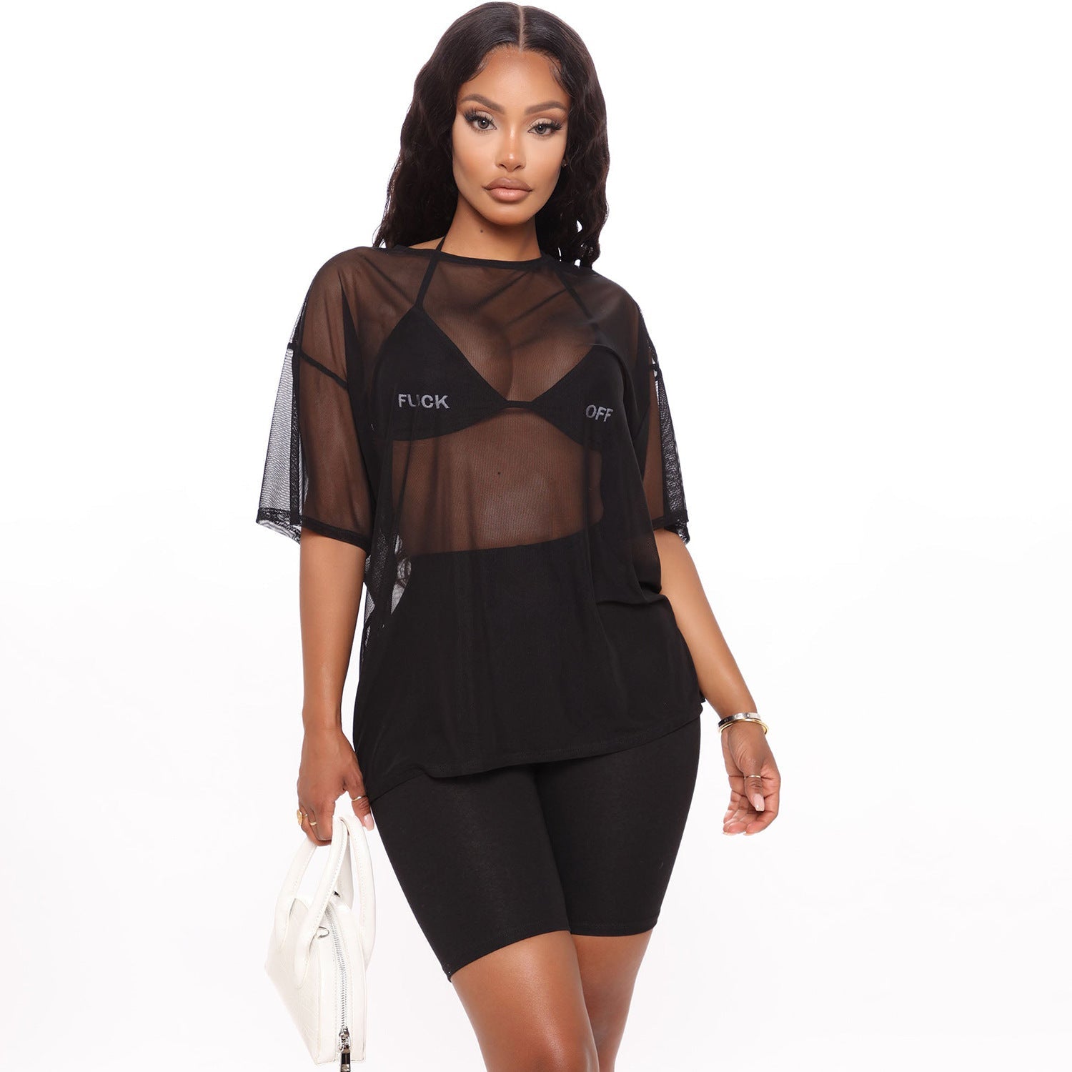 Completo di moda in mesh sexy e largo, outfit Valstrend shop con tessuto trasparente e stile audace, visualizzato dall'immagine.