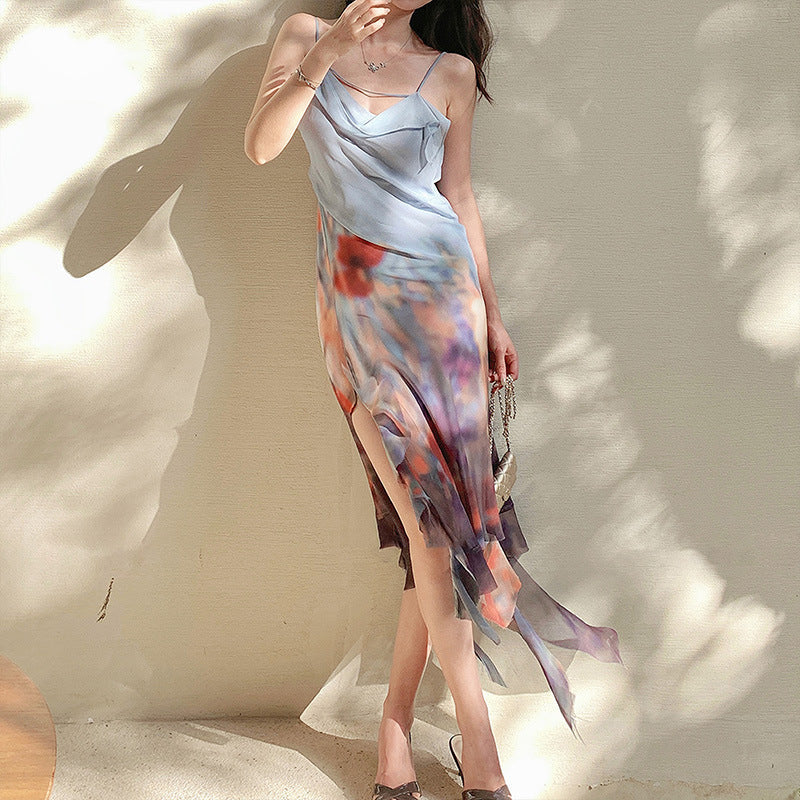 Vestito femminile Valstrend, a tracolla irregolare in stile moda, con design a spaghetto e taglio originale.