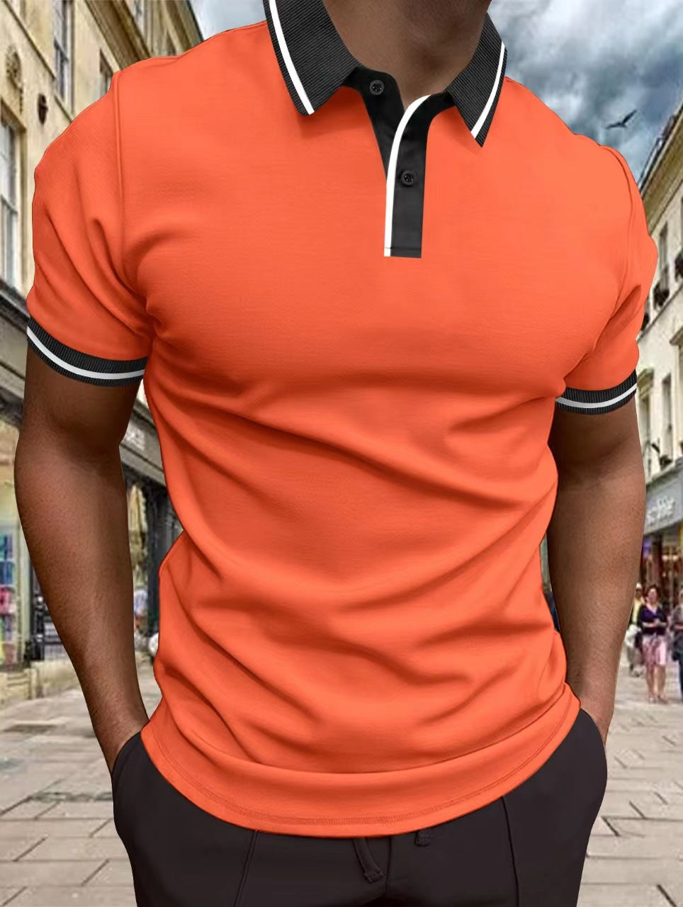 Camicia polo da uomo a maniche corte Valstrend con colletto in tessuto, stile casual e comodo, visibile in primo piano nell'immagine.