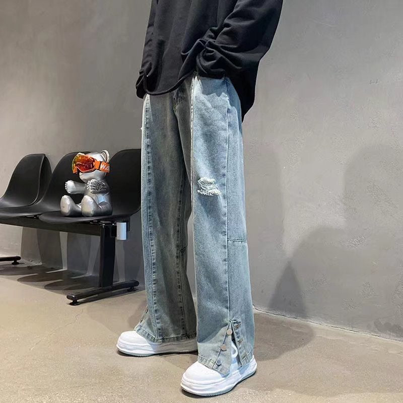 Pantaloni larghi da uomo Valstrend con ricamo a lettere, vestibilità retta e stile casual, visibili in primo piano.