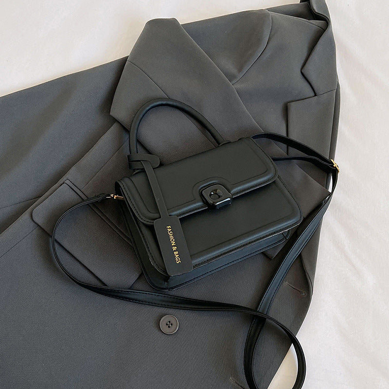 Borsa a tracolla autunnale Valstrend per donna, stile alla moda, con dettagli eleganti e spaziosa tasca frontale.