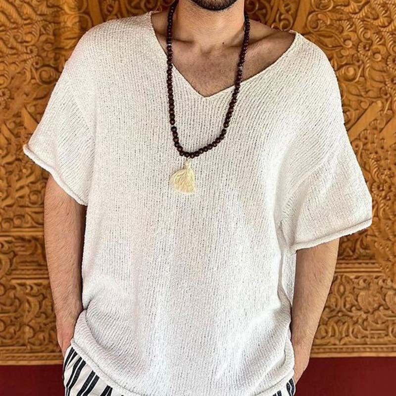 T-shirt bianca da uomo con scollo a V e maniche corte di Valstrend, frontale semplice e stile casual.