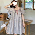 Vestito da notte estivo Valstrend in stile femminile, con dettagli delicati e tessuto leggero, perfetto per le notti calde.