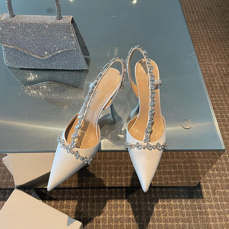 Scarpe da donna Valstrend stile francese, eleganti décolleté nere con tacco piccolo e punta affusolata, ideali per occasioni sociali.