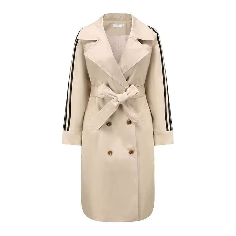 Cappotto trench da donna vintage a righe, lunghezza media, stile classico, firmato Valstrend shop, fronte con bottoni e cintura.