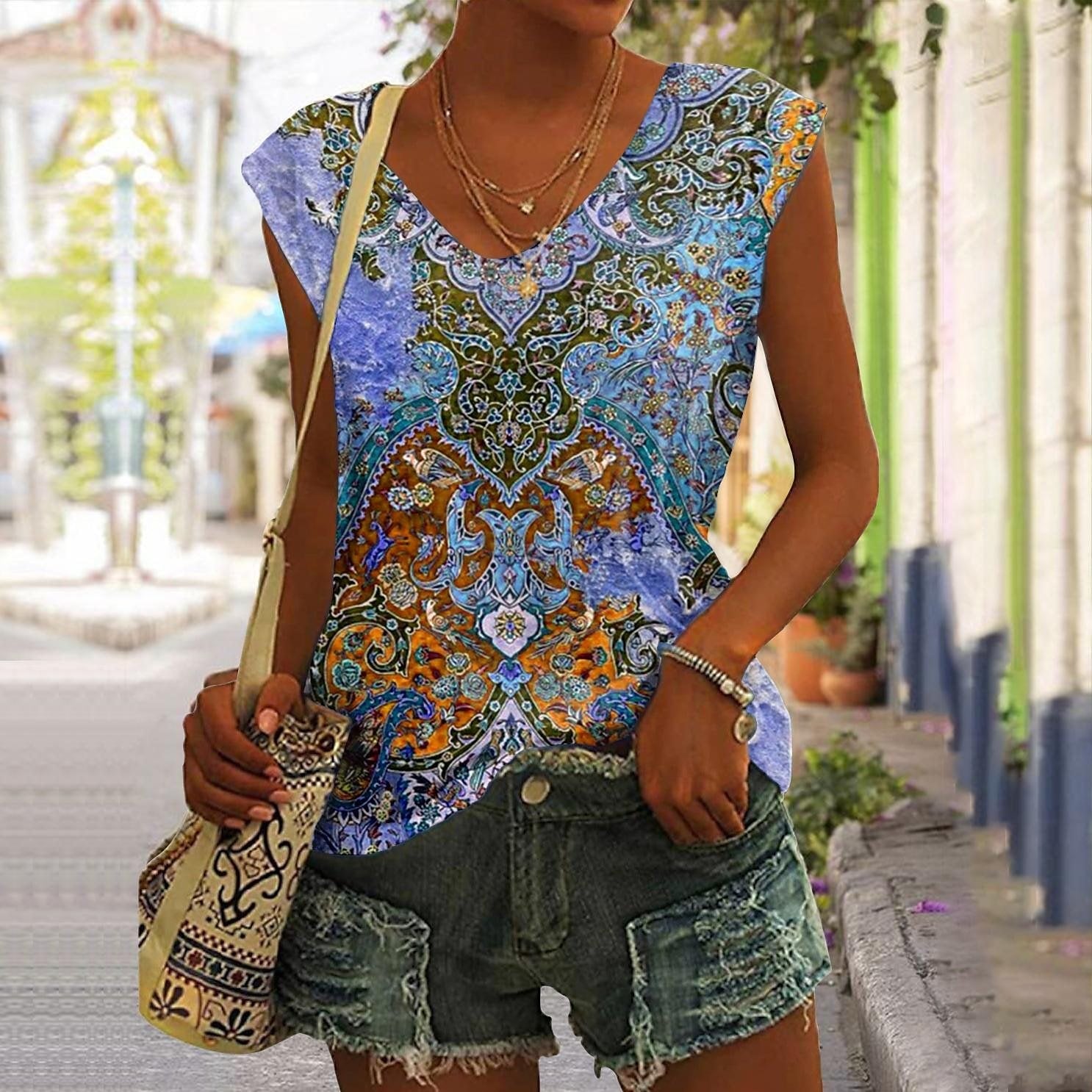 Maglietta donna Valstrend con scollo a V, stampa architettonica vintage, tessuto morbido e stile casual.