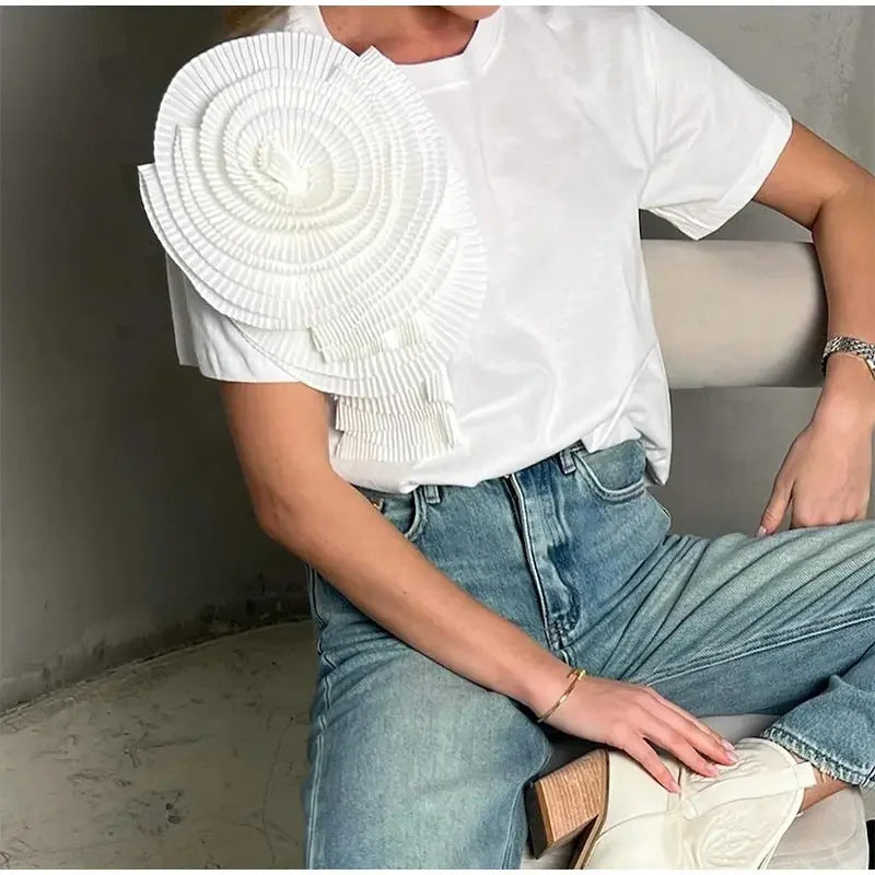 T-shirt donna Valstrend elegante con collo rotondo e stampa 3D di fiori, tessuto morbido e design femminile.