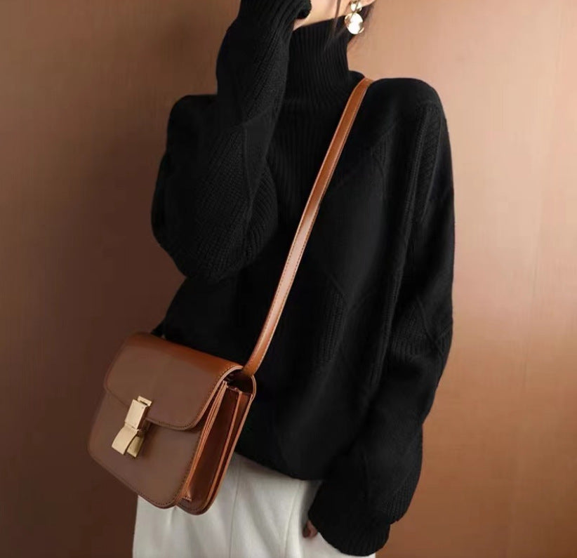 Maglione a collo alto donna Valstrend con motivo a rombi tridimensionali, morbido e caldo, in tessuto di alta qualità.