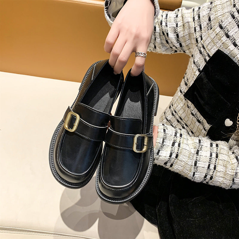 Scarpe da donna in pelle stile retrò britannico con suola morbida, marca Valstrend, mostra dettagli e design classico.