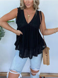 Blusa donna plus size in velluto oro con scollo a V, decorata con pizzo, marca Valstrend, vista davanti.