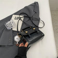 Borsa a tracolla casual da donna Valstrend, semplice e elegante, con dettagli minimalisti e tracolla regolabile.