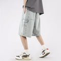 Pantaloncini jeans casual da uomo Valstrend, pantaloni larghi e comodi in taglia grande, dettaglio in denim chiaro e stile rilassato.